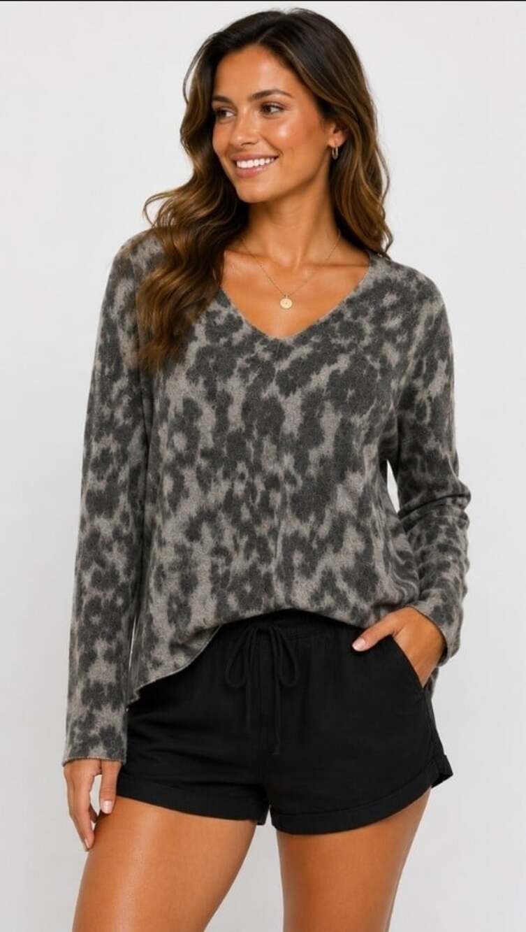 NWT Leapord Print Pullover Sweater Mystree Women Sz M Soft  New Excellent CR60